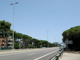 Instalacin de luminarias MPG-6 en autova de Castelldefels